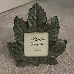 Painted Green Leaf Nature Faux Wood Photo Holder 3 inch photo area